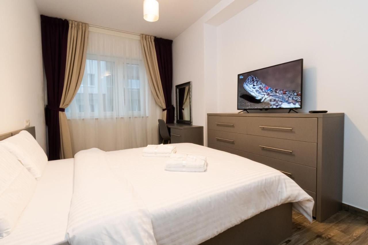 Yan Apartment - Near Mall & Free Private Parking Brassó Kültér fotó