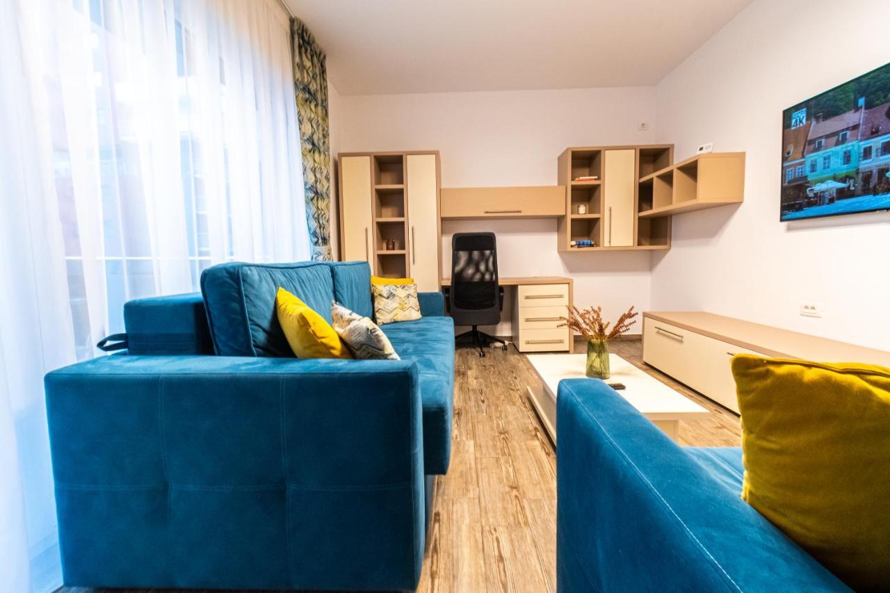 Yan Apartment - Near Mall & Free Private Parking Brassó Kültér fotó