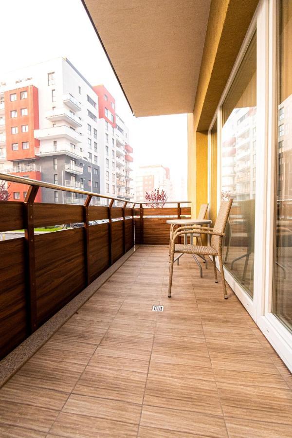 Yan Apartment - Near Mall & Free Private Parking Brassó Kültér fotó